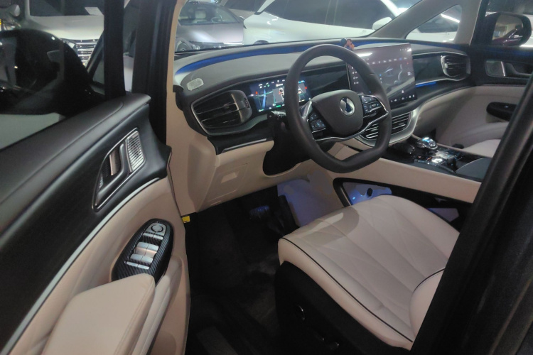 腾势D9 2024款 DM-i 980 四驱旗舰型中控内饰7003