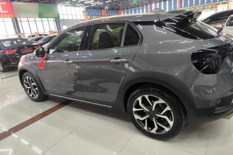 领克02 2019款 1.5T DCT两驱劲版 国VI车身外观4