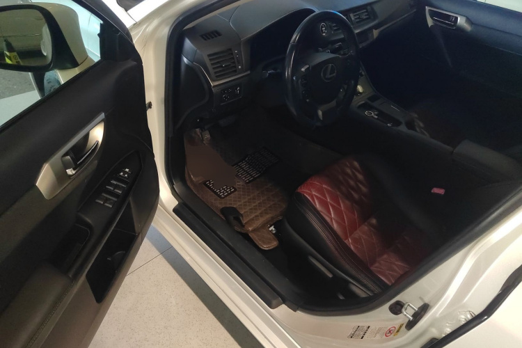 雷克萨斯CT 2014款 CT200h 精英版 单色中控内饰20