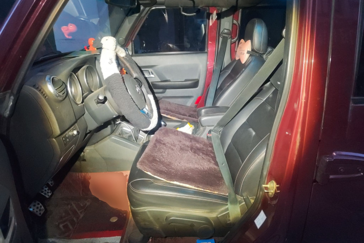 北京越野 北京BJ40 2016款 40L 2.0T 手动四驱尊贵版中控内饰19