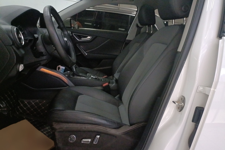奥迪Q2L 2020款 35 TFSI 时尚致雅型中控内饰19