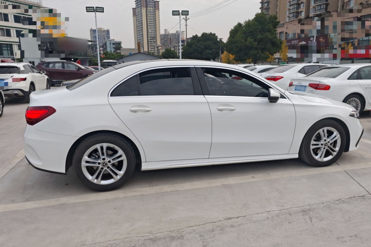 奔驰A级 2023款 A 180 L车身外观4