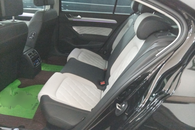 大众 迈腾 2025款 改款 众享款 330TSI DSG豪华型中控内饰7004