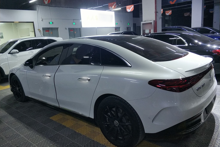 奔驰EQE 2022款 350 先锋版车身外观4