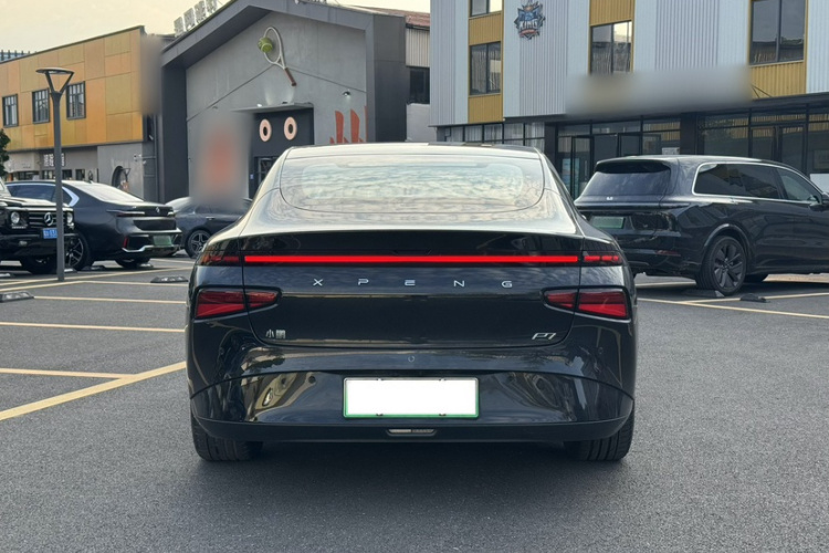 小鹏P7 2023款 P7i 702 Pro车身外观6004