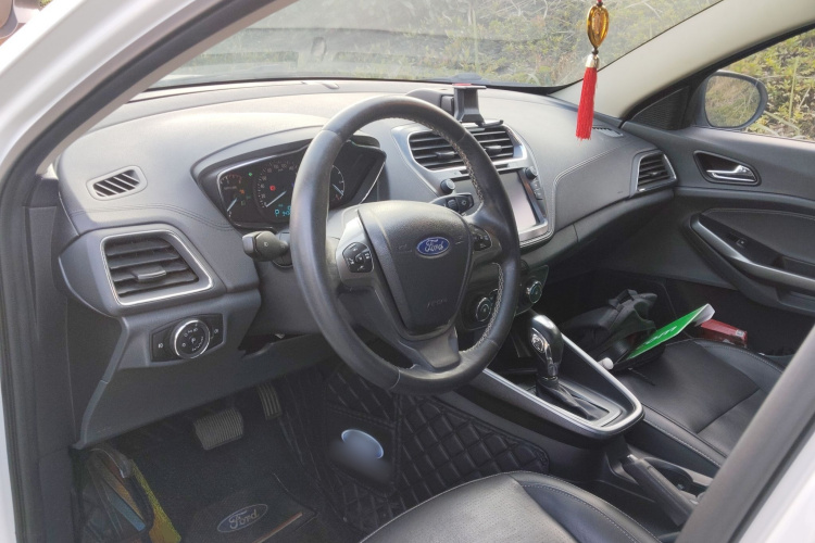 福特 福睿斯 2015款 1.5L 自动时尚型中控内饰12