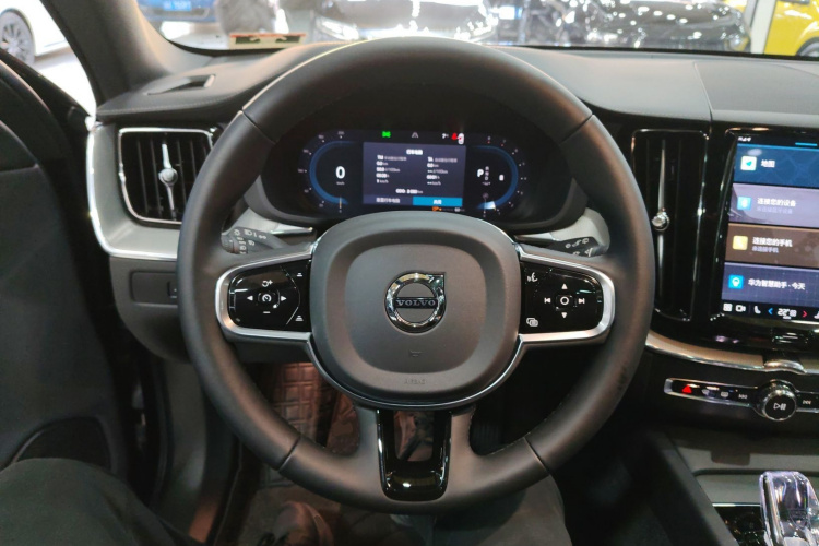 沃尔沃XC60 2025款 B5 四驱智远极夜黑版中控内饰13