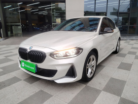 宝马1系 2022款 120i M运动曜夜版