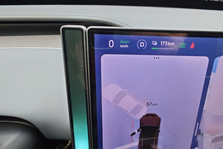 小米汽车 小米YU7 2025款 超长续航高性能四驱Max版局部细节14