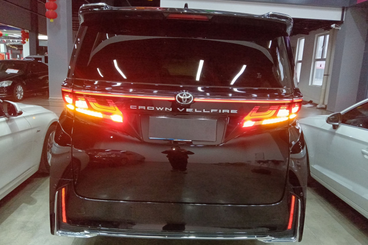 丰田 威尔法 2024款 皇冠 双擎 2.5L 至尊版车身外观6