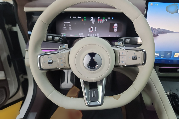 腾势Z9GT 2024款 1100四驱Max版中控内饰13