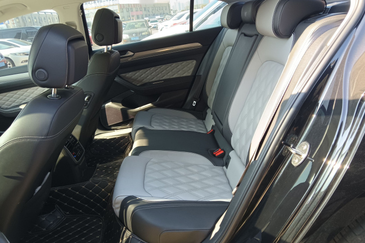 大众 迈腾 2023款 200万辆纪念版 330TSI DSG领先型中控内饰21