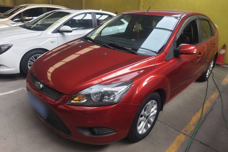 福特 福克斯 2013款 两厢经典 1.8L 自动基本型车身外观1