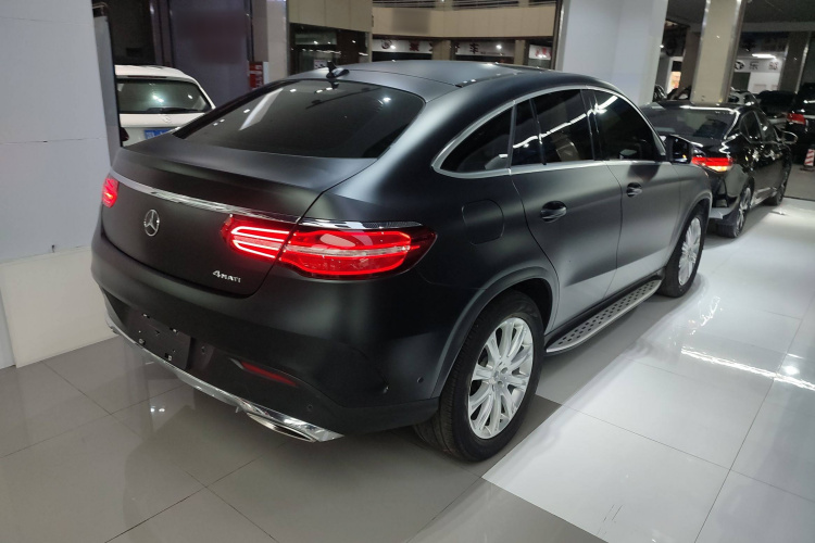 奔驰GLE轿跑 2017款 GLE 320 4MATIC 轿跑SUV车身外观7