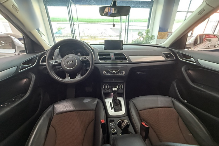 奥迪Q3 2018款 30周年年型 30 TFSI 时尚型中控内饰7001