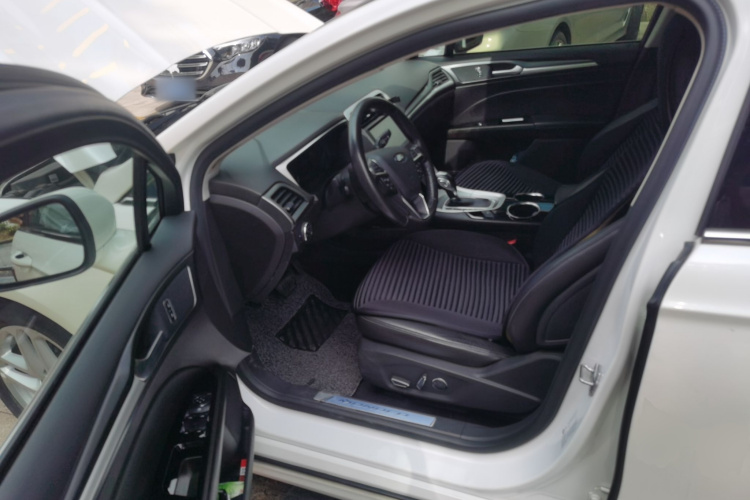 福特 蒙迪欧 2013款 1.5L GTDi180时尚型中控内饰20