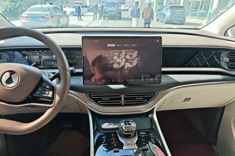 腾势D9 2022款 DM-i 970 四驱尊荣型局部细节16