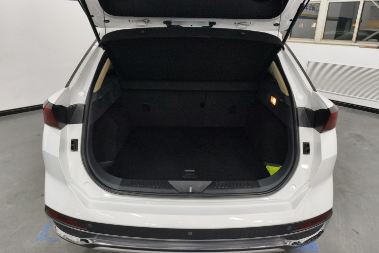 奔腾T77 2023款 1.5T 自动豪华型机舱底盘23