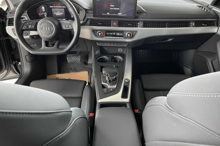 奥迪A4L 2022款 40 TFSI 豪华动感型中控内饰7001