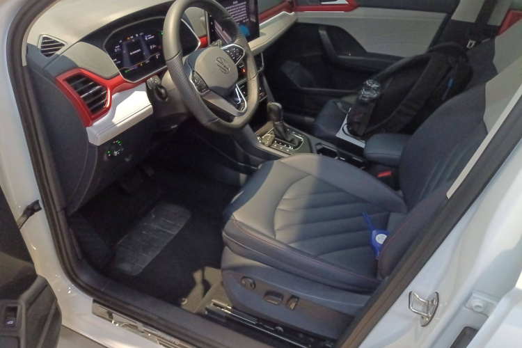 大众 途岳 2023款 300TSI 两驱月尊版中控内饰19