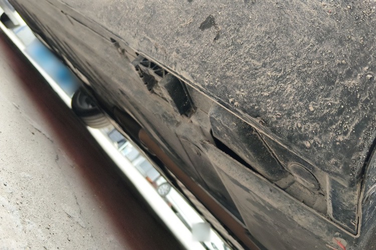 奔驰E级 2020款 E 300 L 时尚型局部细节9001