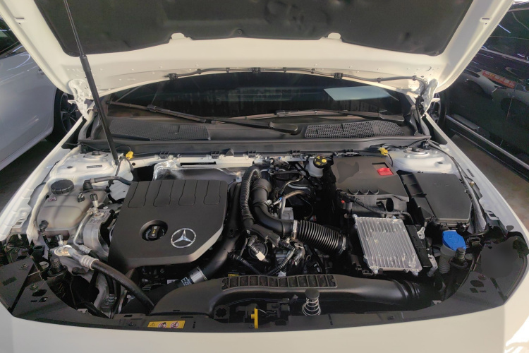 奔驰A级 2024款 改款 A 200 L 时尚型机舱底盘24