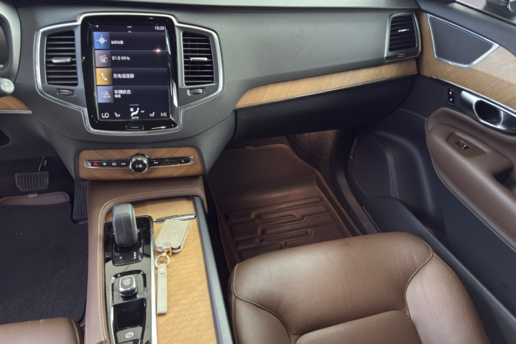 沃尔沃XC90 2022款 B5 智行豪华版 5座中控内饰7003