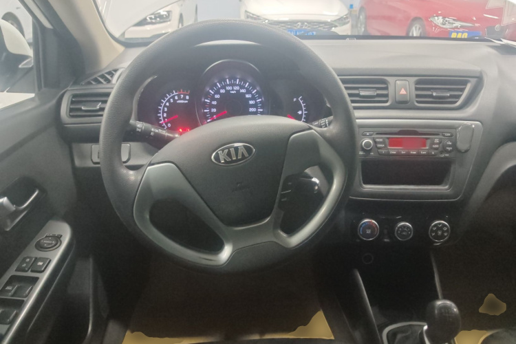 起亚K2 2015款 三厢 1.4L MT GLS中控内饰13