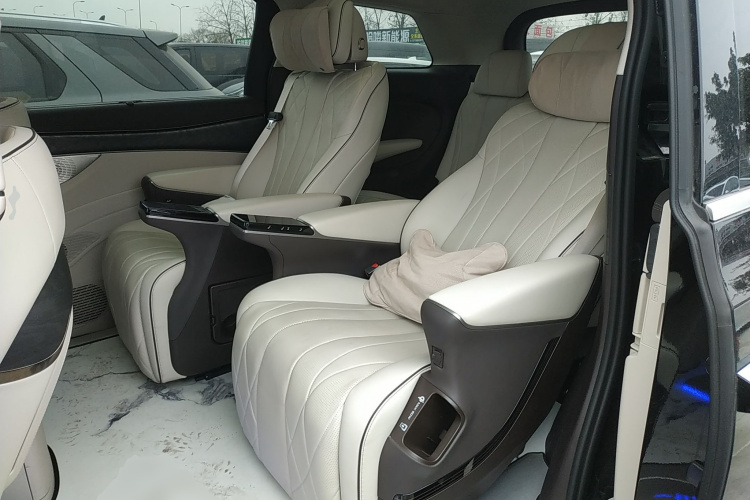 腾势D9 2024款 DM-i 1050 尊享型中控内饰7004