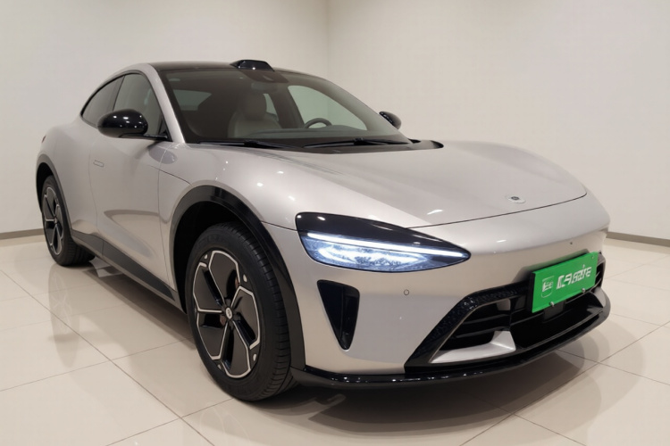 小米汽车 小米YU7 2025款 超长续航四驱Pro版车身外观3