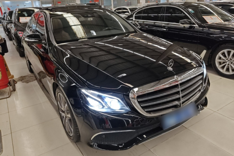 奔驰E级 2019款 E 300 L 运动豪华型车身外观3