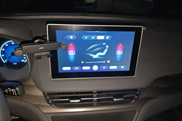 红旗E-QM5 2022款 431km 充电乐享版局部细节16