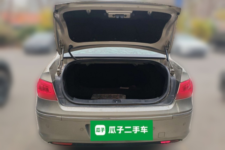 标致408 2013款 2.0L 自动舒适版中控内饰23