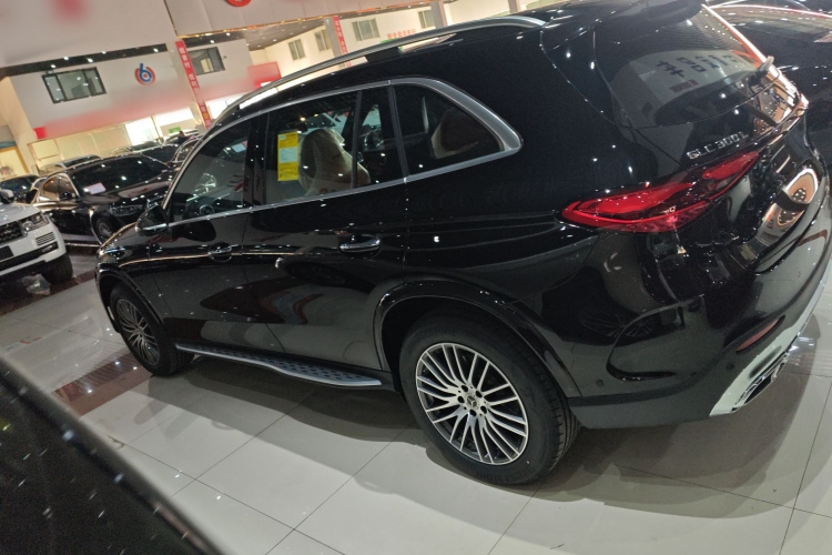 奔驰GLC 2025款 改款 GLC 300 L 4MATIC 动感型 5座车身外观4