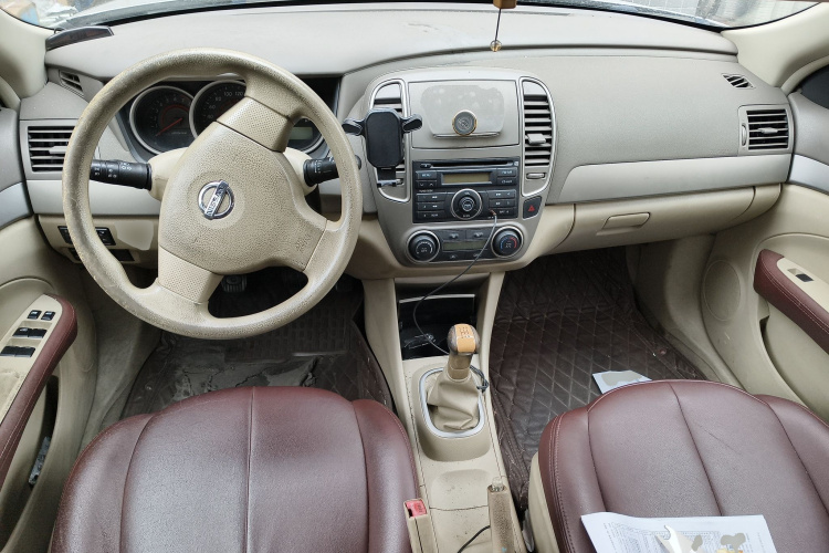 日产 轩逸 2012款 经典 1.6XE 手动舒适版中控内饰12