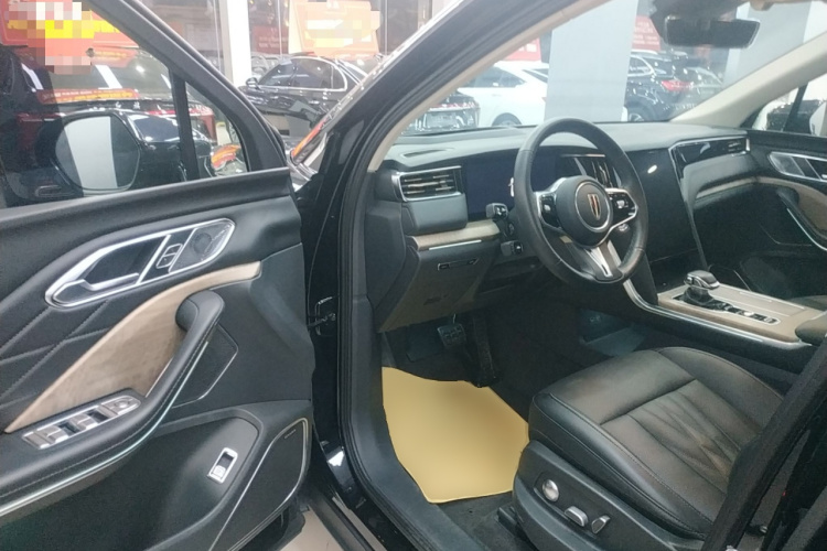 红旗HS7 2023款 2.0T 自动四驱旗畅版 六座中控内饰7003