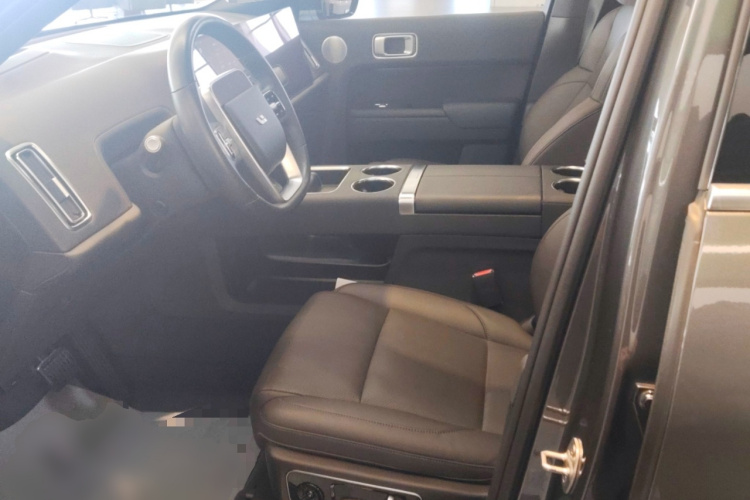 理想汽车 理想L9 2022款 Max中控内饰19
