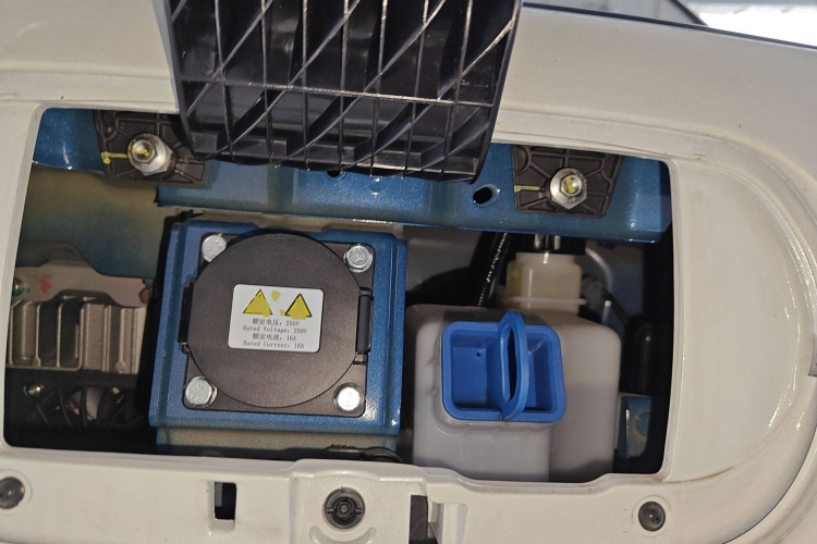 奔腾小马 2025款 222km 伶俐马局部细节24