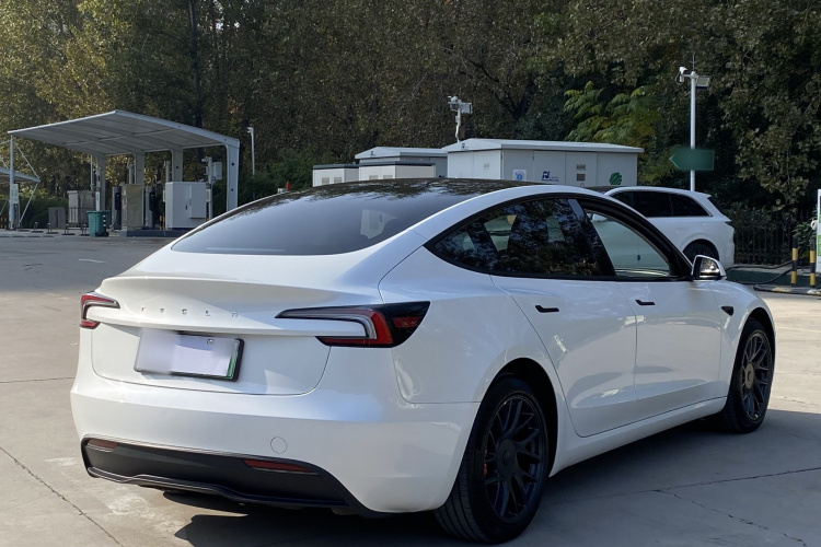 特斯拉 Model 3 2023款 后轮驱动版车身外观6005