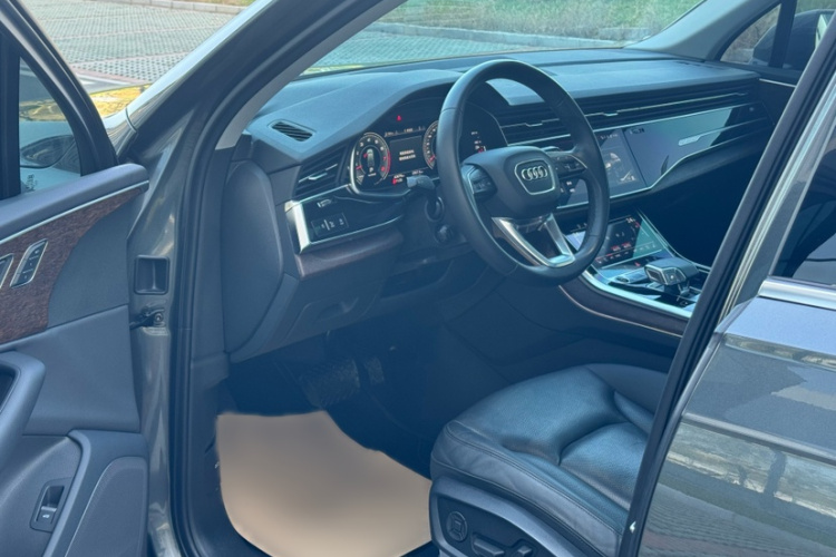 奥迪Q7 2021款 55 TFSI quattro S line运动型中控内饰7001