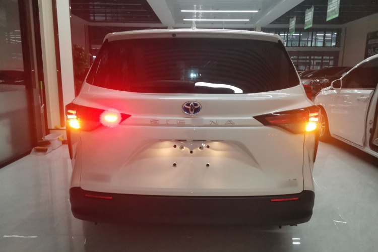 丰田 赛那SIENNA 2023款 2.5L混动 舒适版车身外观6