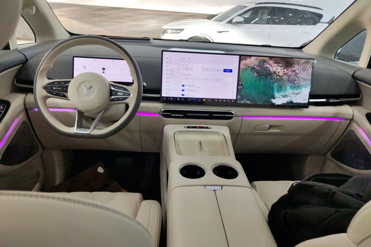 岚图汽车 岚图梦想家 2025款 PHEV 四驱尊贵鲲鹏版中控内饰7002