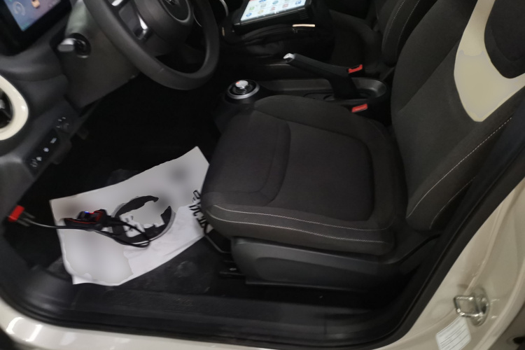 五菱汽车 五菱缤果 2023款 203km 轻享款中控内饰19