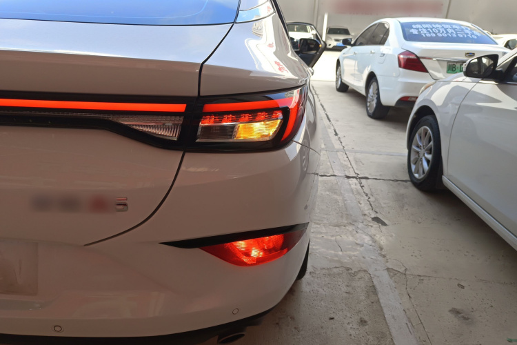 思皓A5 2021款 1.5T CVT尊贵智联型车身外观9