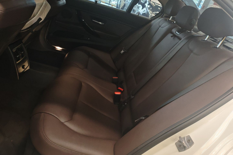 宝马3系 2019款 320Li M运动套装中控内饰21