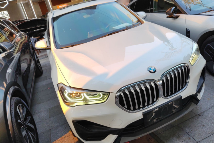 宝马X1 2022款 sDrive25Li 领先型车身外观6002