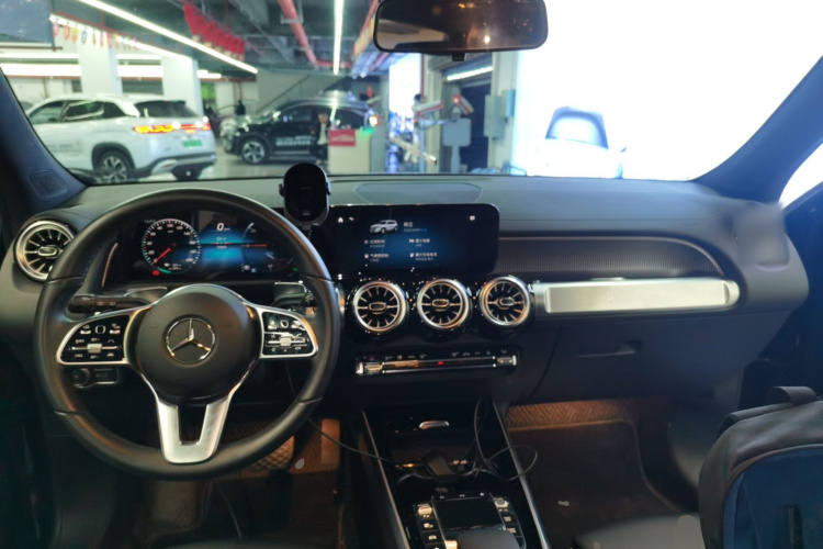 奔驰EQB 2022款 EQB 260中控内饰7002