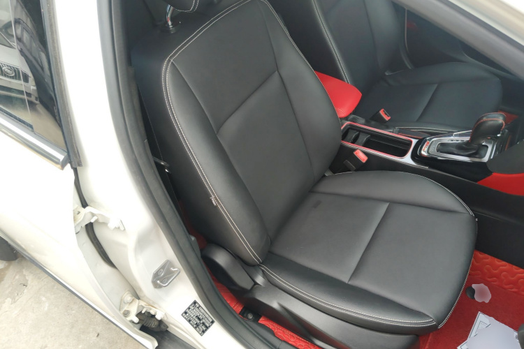 福特 福克斯 2015款 两厢 1.6L 自动舒适型局部细节41