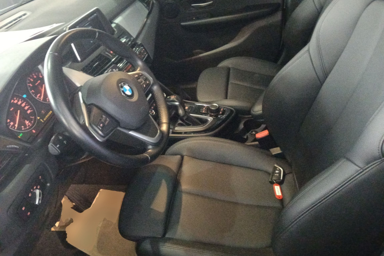 宝马2系旅行车 2016款 220i 领先型局部细节19