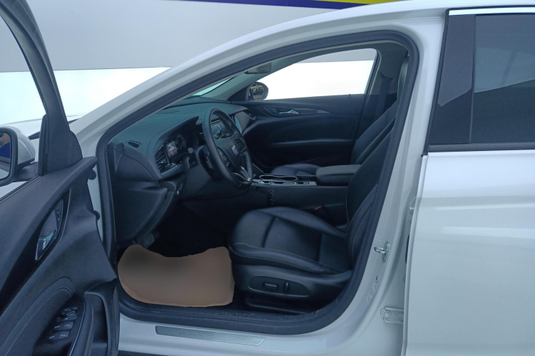 别克 君威 2024款 25T 超享版中控内饰19